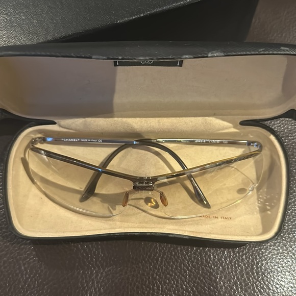 CHANEL Shield Gradient Sunglasses - Picture 5 of 6